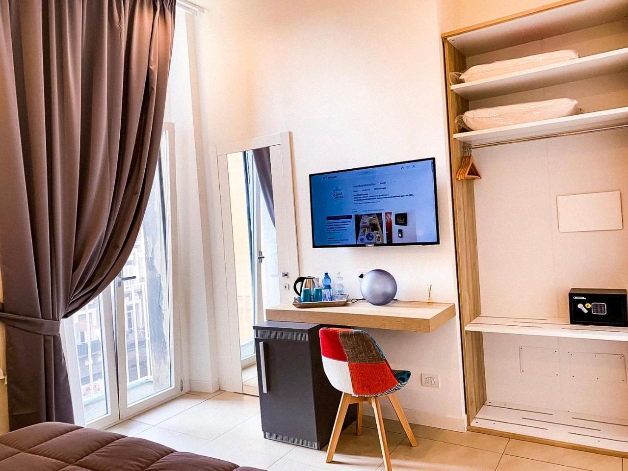 Napoli Squares Suites Exteriör bild