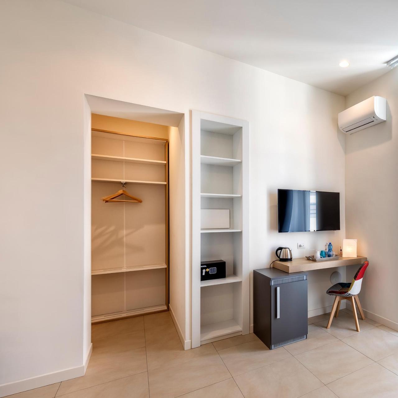 Napoli Squares Suites Exteriör bild